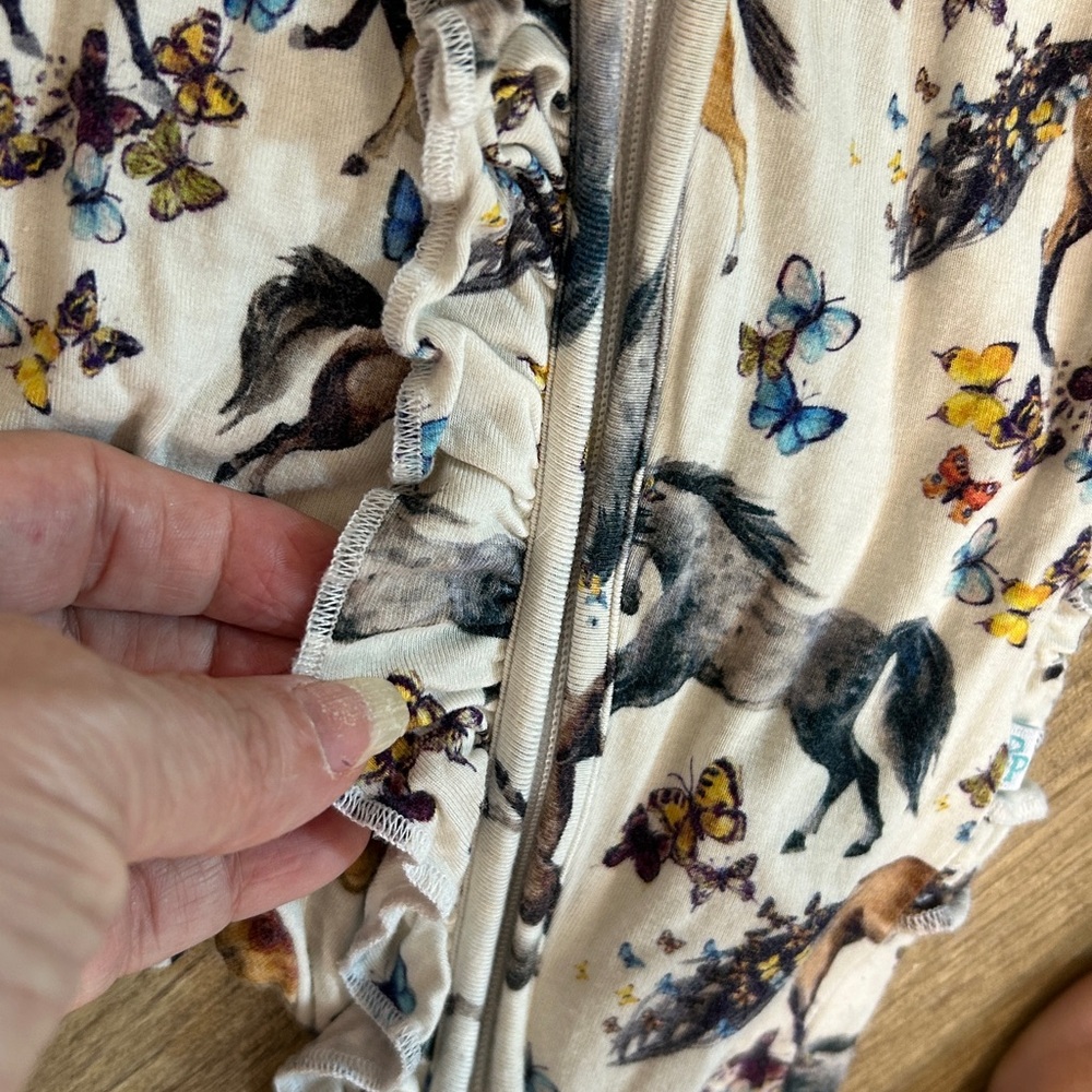 Posh Peanut Equestrian Horse Graphic Ruffled Bamboo Footie |Size 6-9 months - Picture 11 of 12